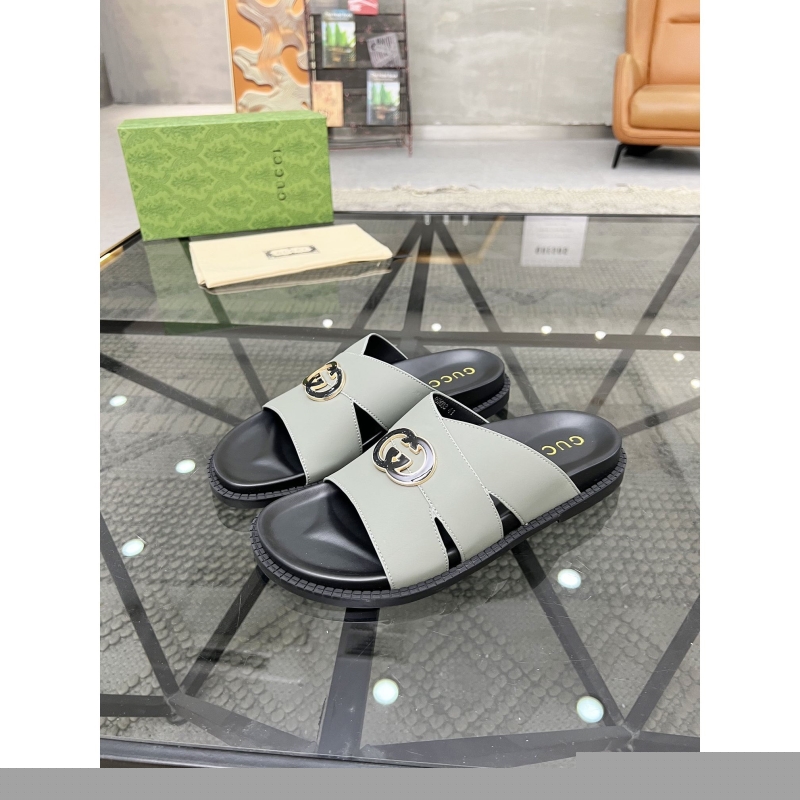 G*u*i slippers